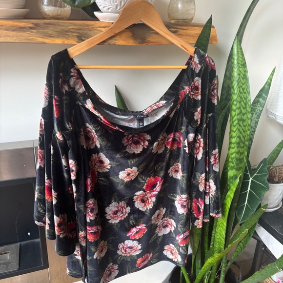 Torrid Floral Velvet Off Shoulder Bell Sleeve Top - Picture 5 of 9